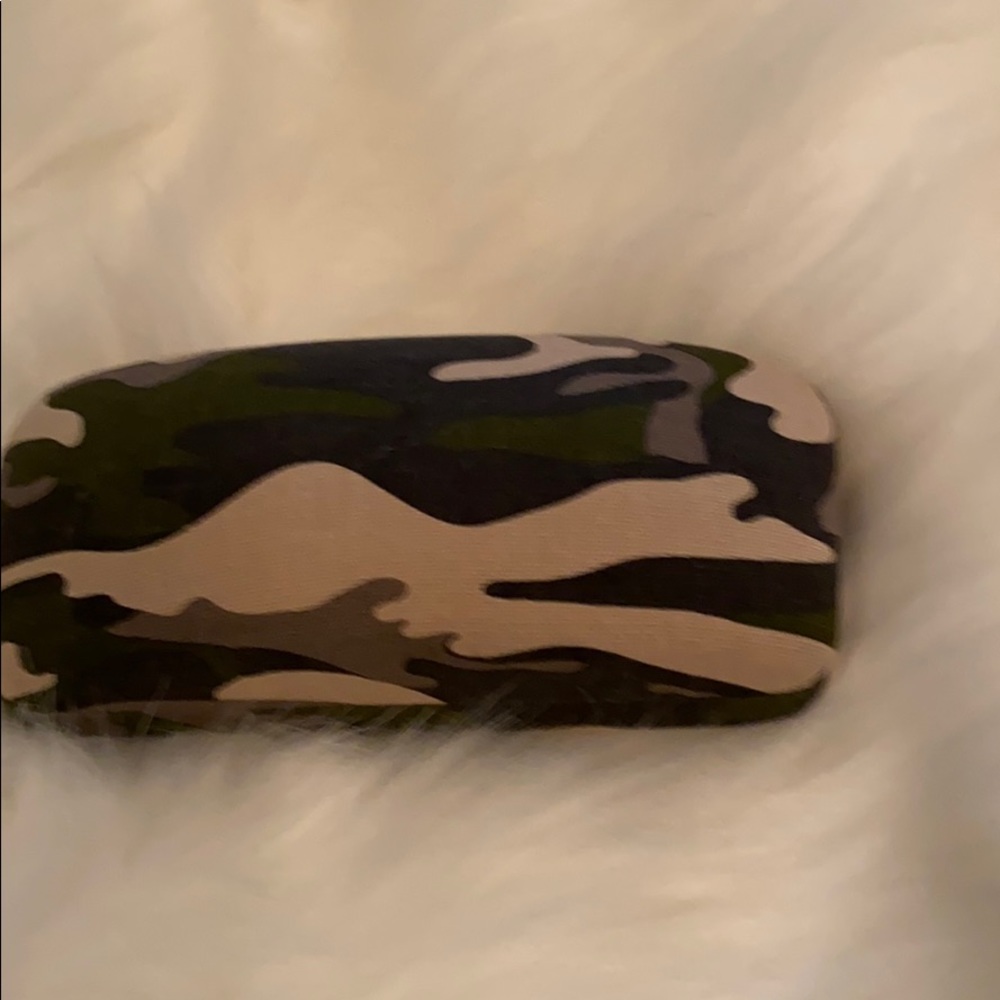 Hard shell sunglass case